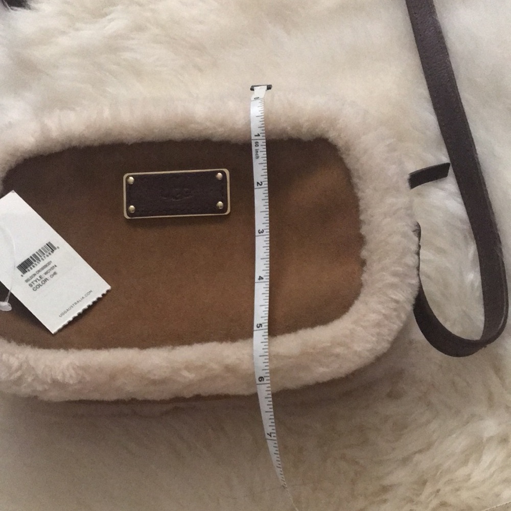 UGG Sheldon Crossbody has tags sheepskin suede 9.5 x 6.. flaws but never used - Picture 15 of 17